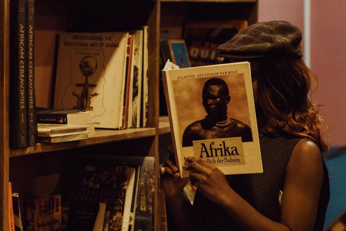 ilustrasi buku (lifeofpix.com/creativekg)