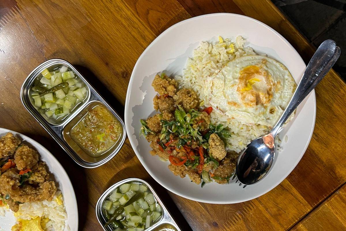 sepiring garlic butter rice combo di Kedai Beda (dok.pribadi/Natalia Indah)