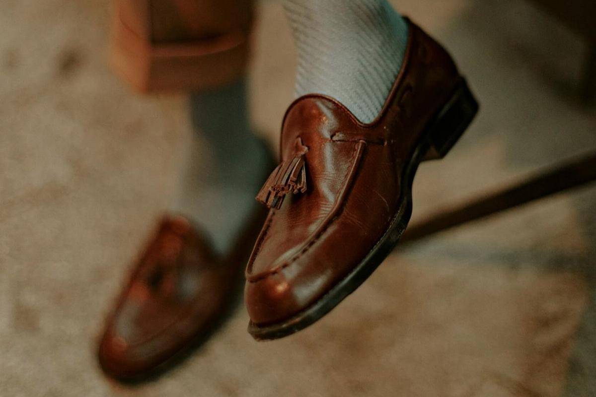 ilustrasi loafer pria 