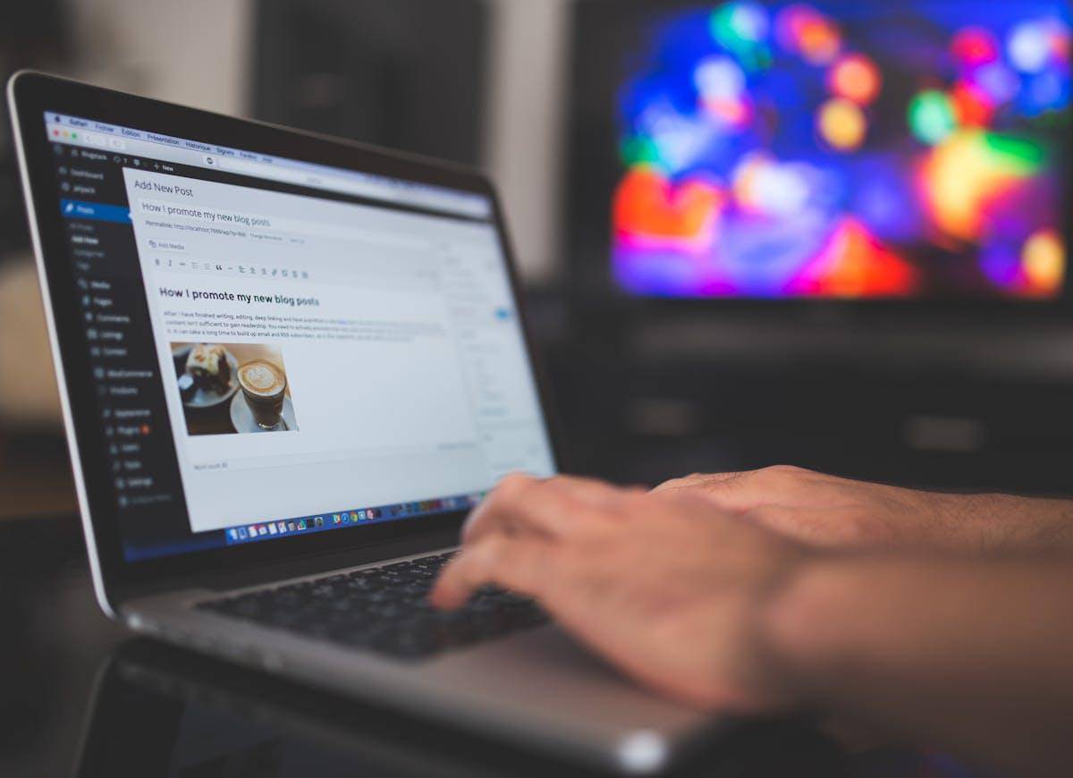 ilustrasi upgrade skill menulis konten untuk blog 