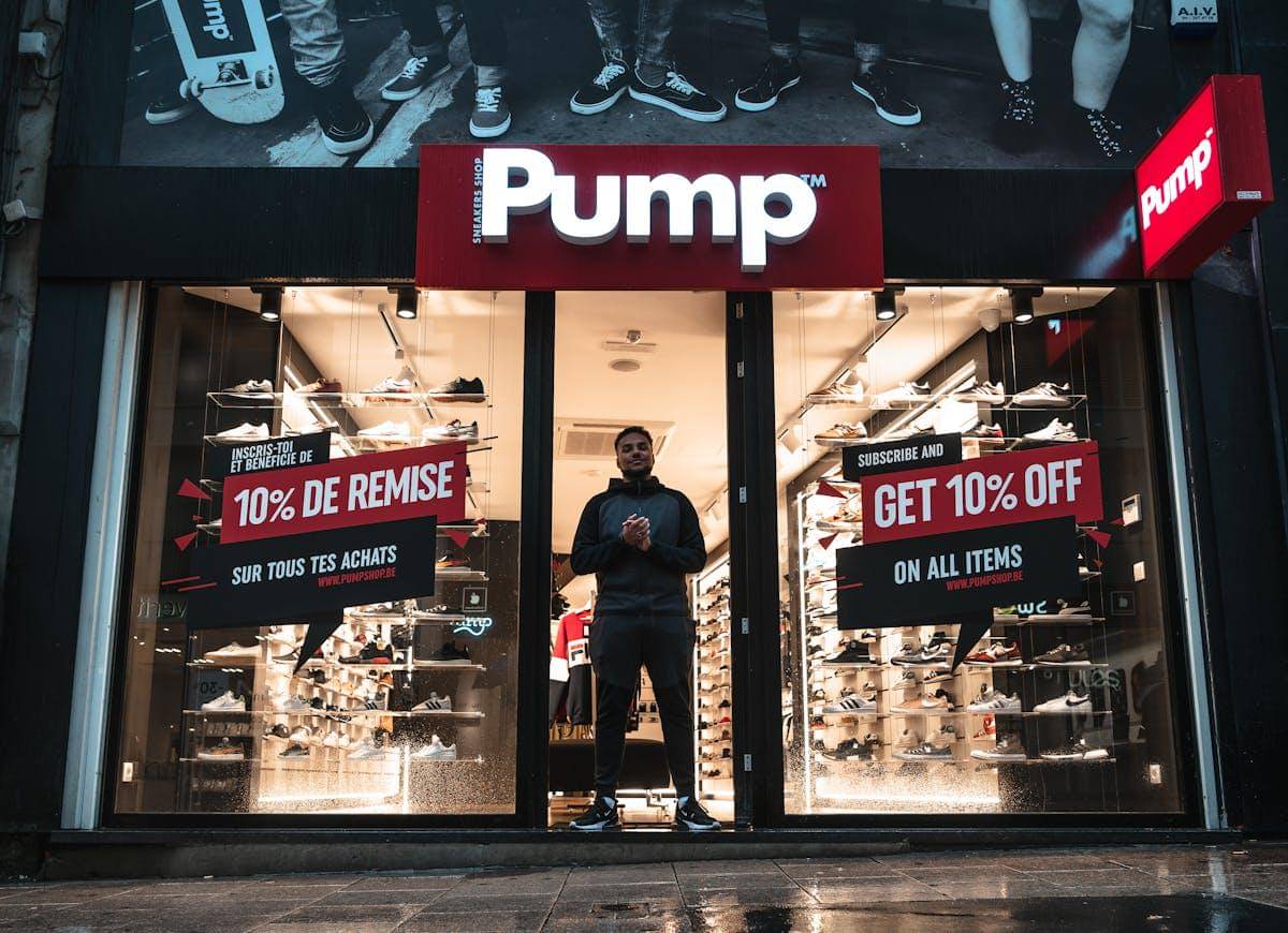 ilustrasi perbedaan sepatu grade ori dan premium quality