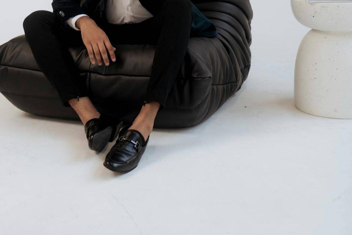 ilustrasi loafer pria