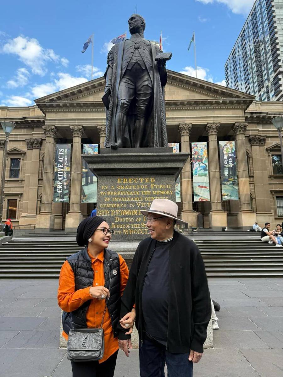 Yora Febrina ibu Nikita Willy liburan di Melbourne.