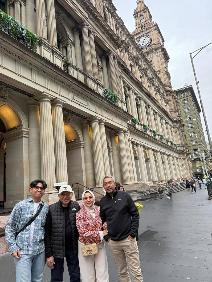 Yora Febrina ibu Nikita Willy liburan di Melbourne.