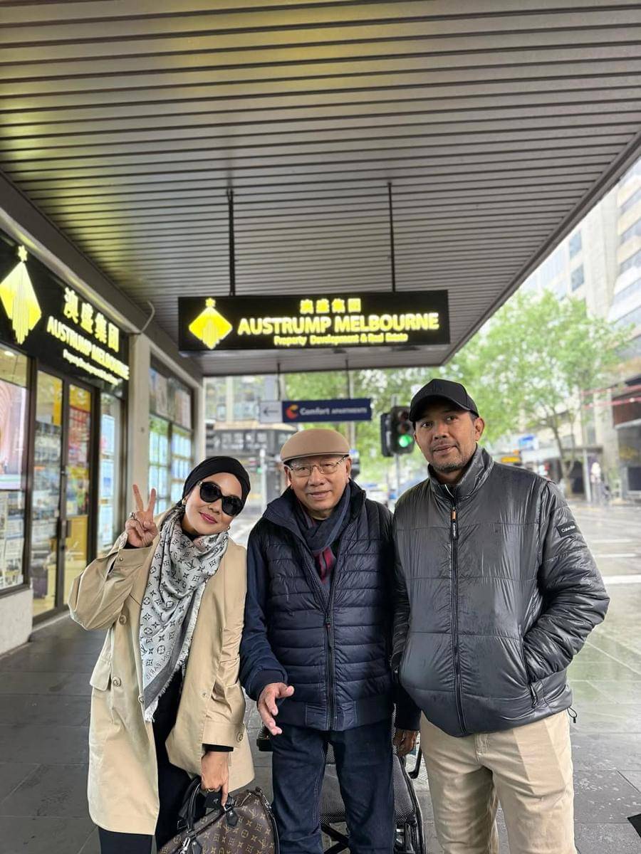 Yora Febrina ibu Nikita Willy liburan di Melbourne.