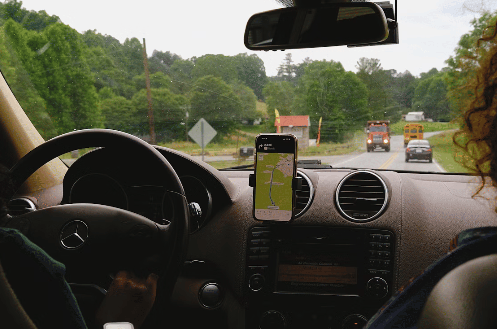 ilustrasi holder ponsel