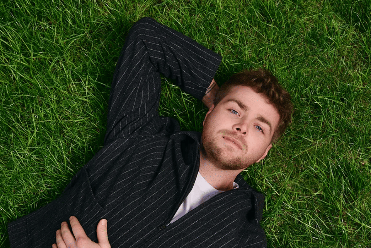 Alex Warren dalam album You'll Be Alright Kid