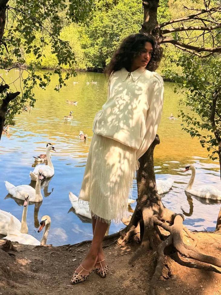 Ide OOTD ala Olivia Dean