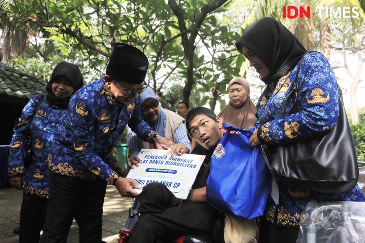 Wali Kota Tangerang, Sacurudin peringati Hari Pahlawan dengan tabur bunga di Taman Makan Pahlawan Taruna