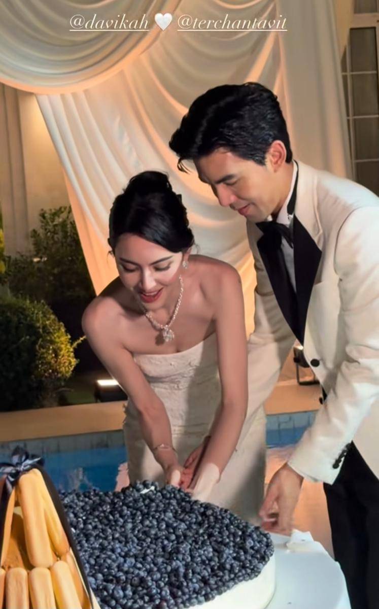 Pernikahan Davika Hoorneg