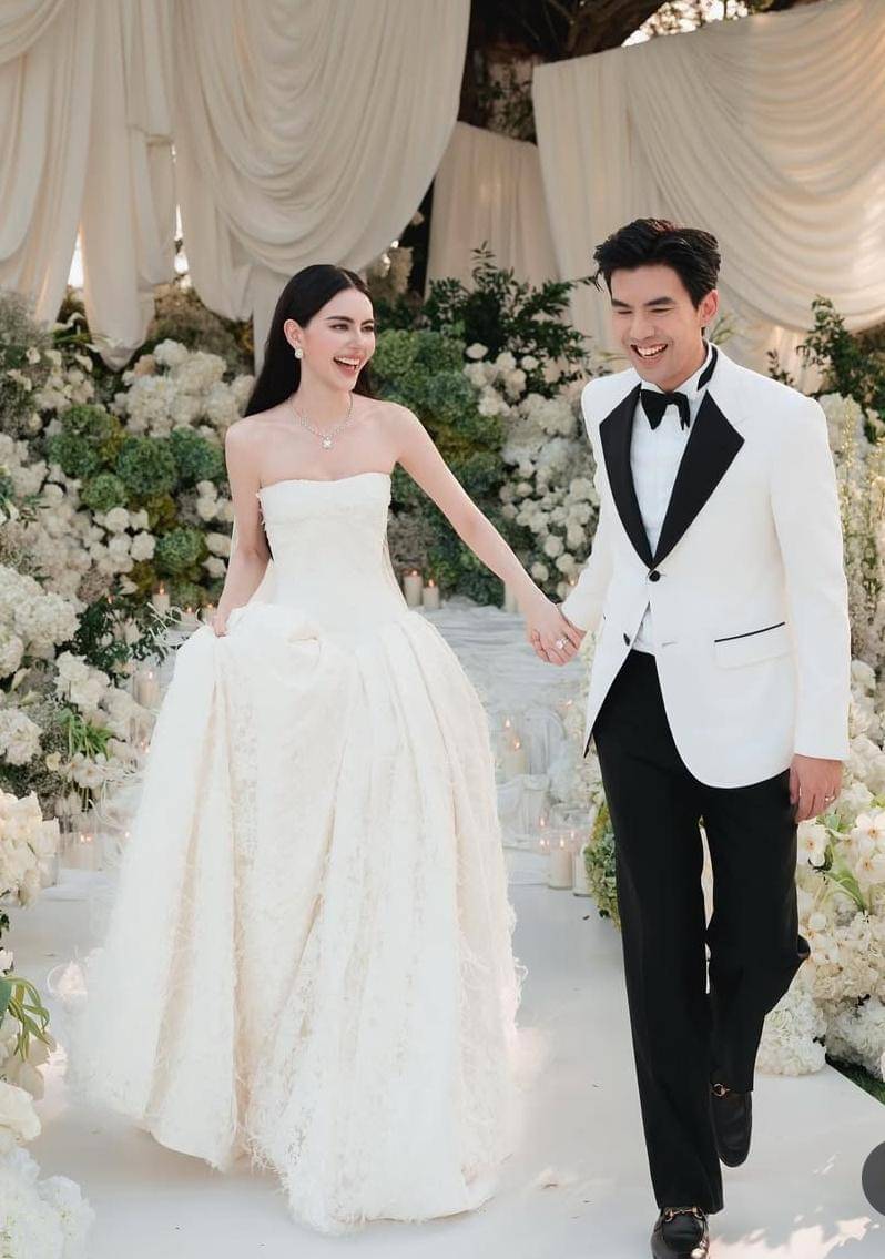 Pernikahan Davika Hoorne