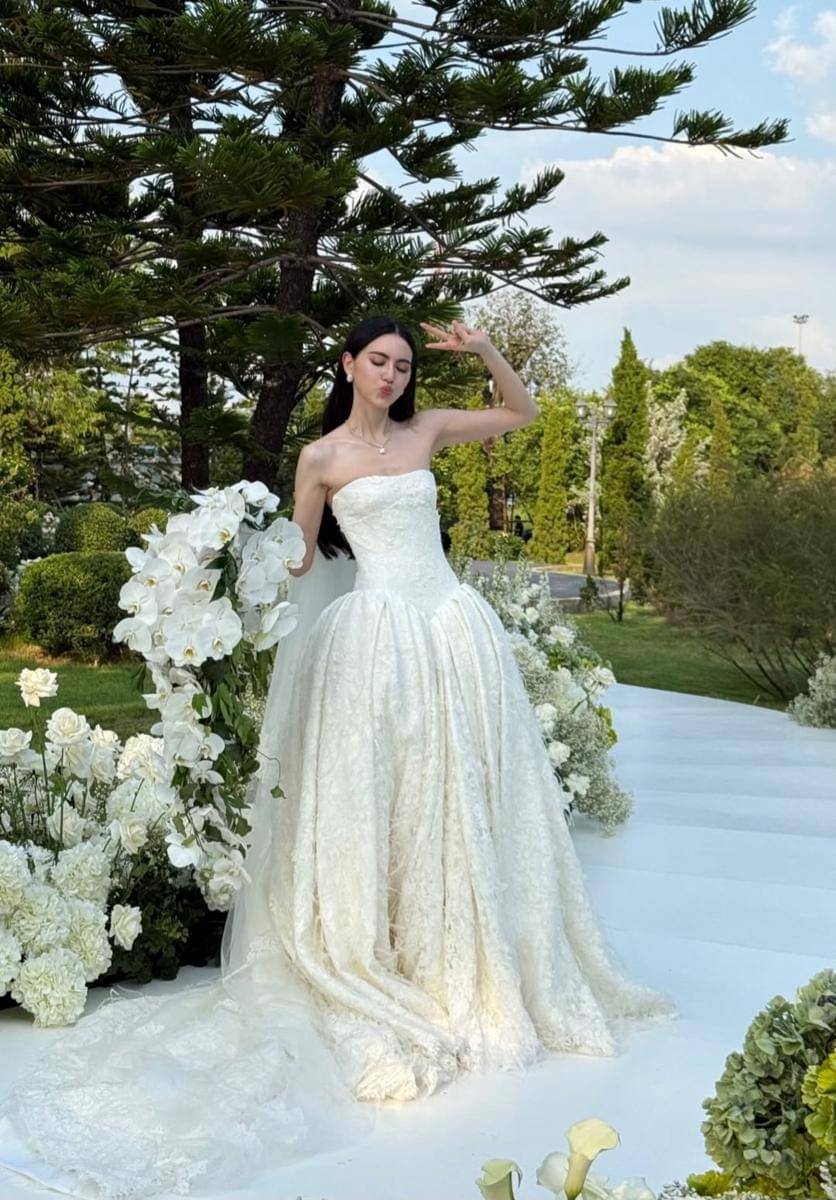 Pernikahan Davika Hoorne