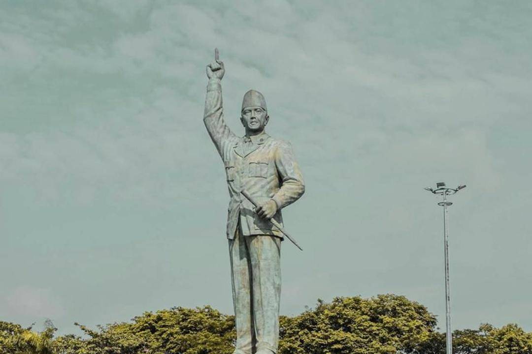 Patung pahlawan nasional.jpg