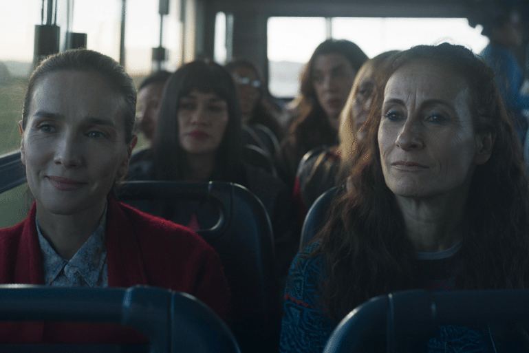 cuplikan film The Woman in The Line