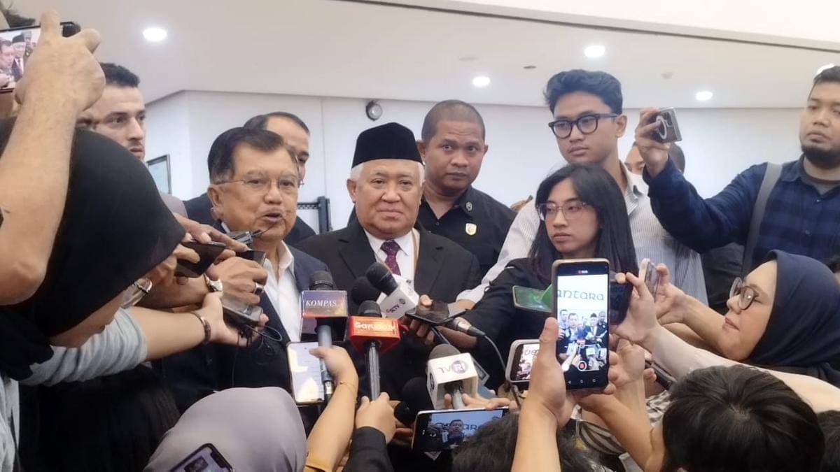 Wakil Presiden RI ke-10 dan 12, Jusuf Kalla (JK) dan Chairman CDCC Centre for Dialogue and Cooperation Among Civilization (CDCC), Din Syamsuddin (IDN Times/Istimewa)