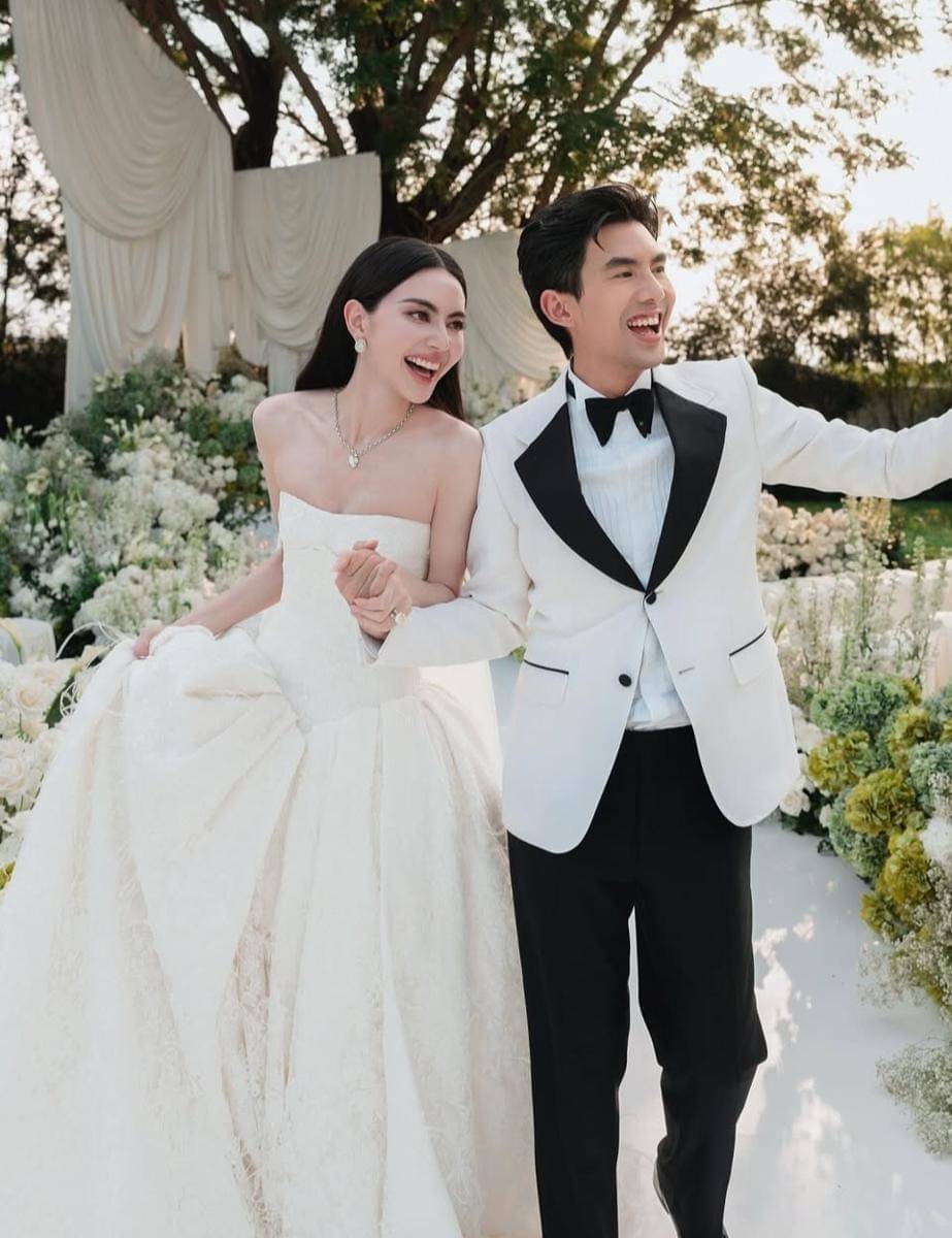 Pernikahan Davika Hoorne