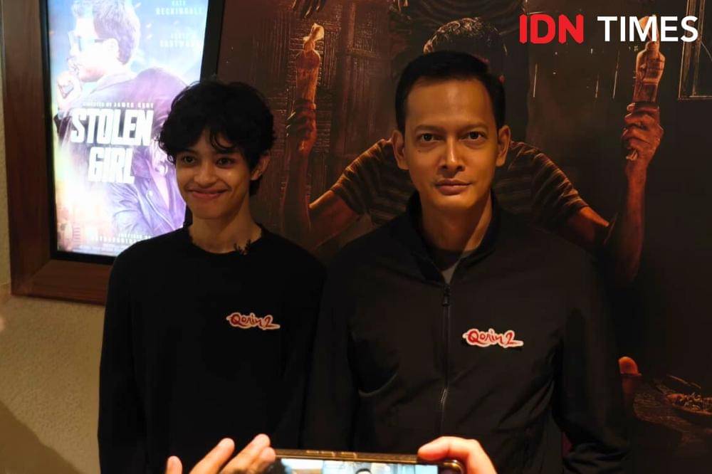Fedi Nuril bersama Ali Fikry dalam konferensi pers trailer dan poster Qorin 2 di Jakarta, Senin (10/11/2025)