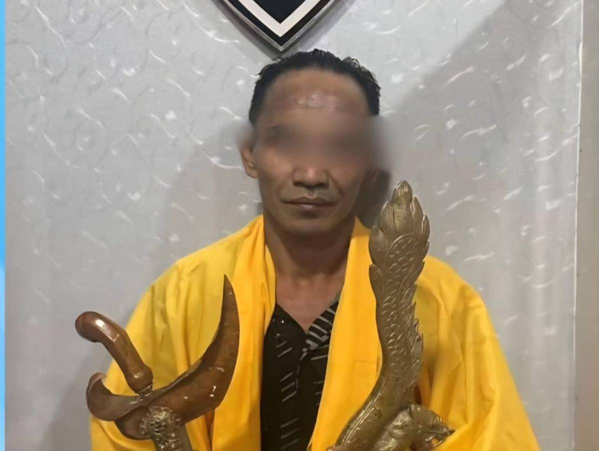 Pelaku ngaku sebagai dukun sakti. 