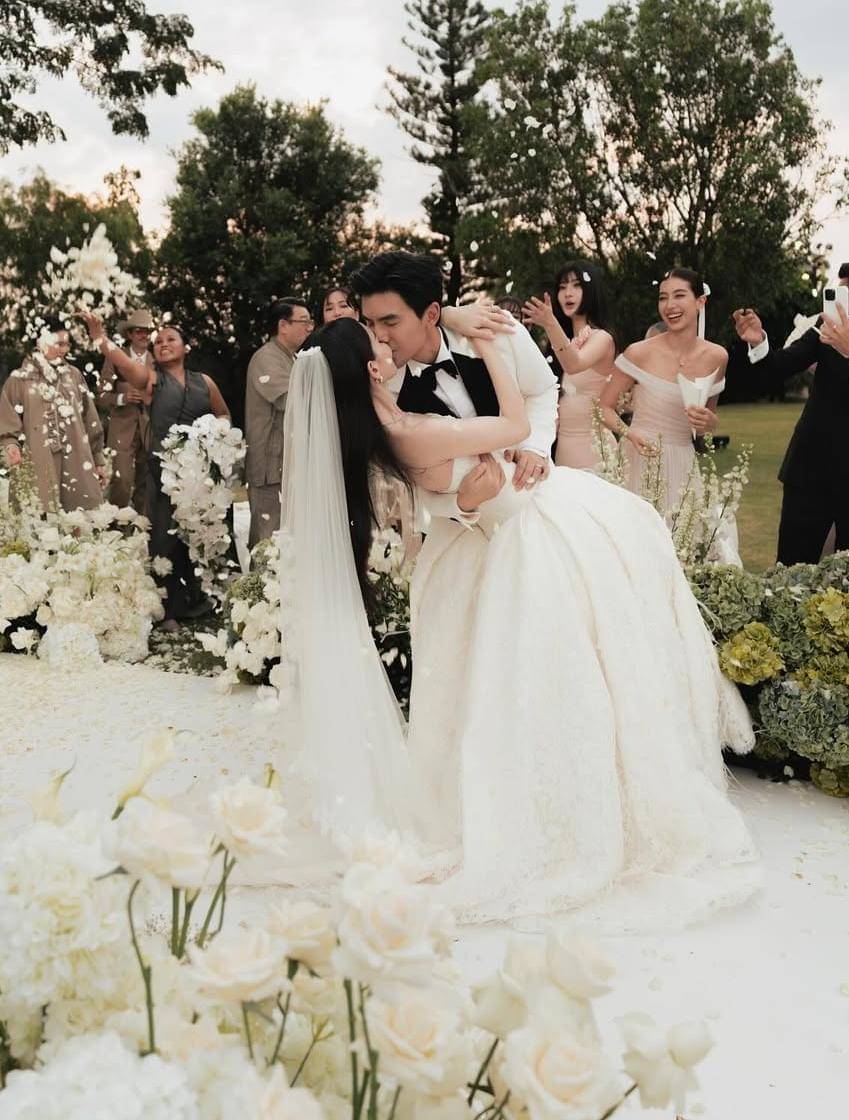 Pernikahan Davika Hoorne