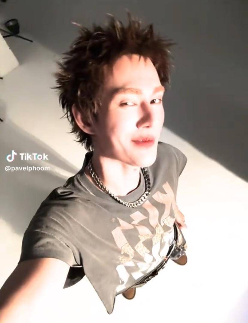 potret Pavel Naret bergaya ala Martin Cortis (tiktok.com/pavelphoom)