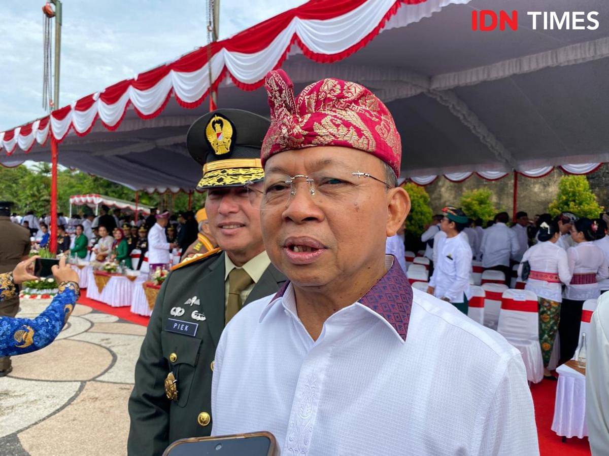 Gubernur Bali, Wayan Koster setelah upacara Hari Pahlawan di Lapangan Niti Mandala, Renon.