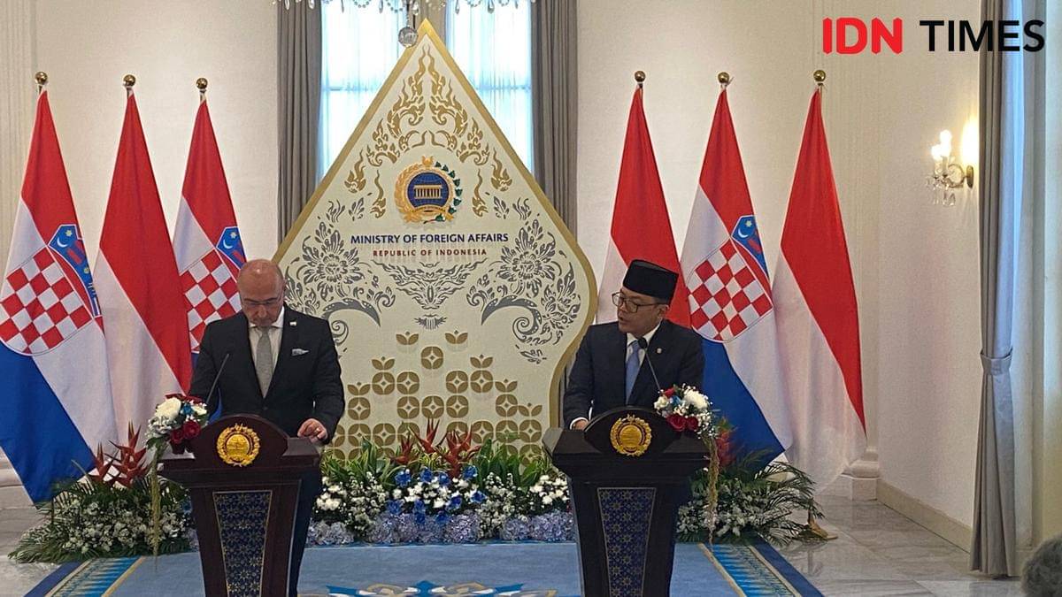 Pertemuan bilateral Menlu RI Sugiono dan Menteri Luar Negeri Kroasia, Gordan Grlic Radman, di Gedung Pancasila, Kementerian Luar Negeri RI, Jakarta. (IDN Times/Marcheilla Ariesta)