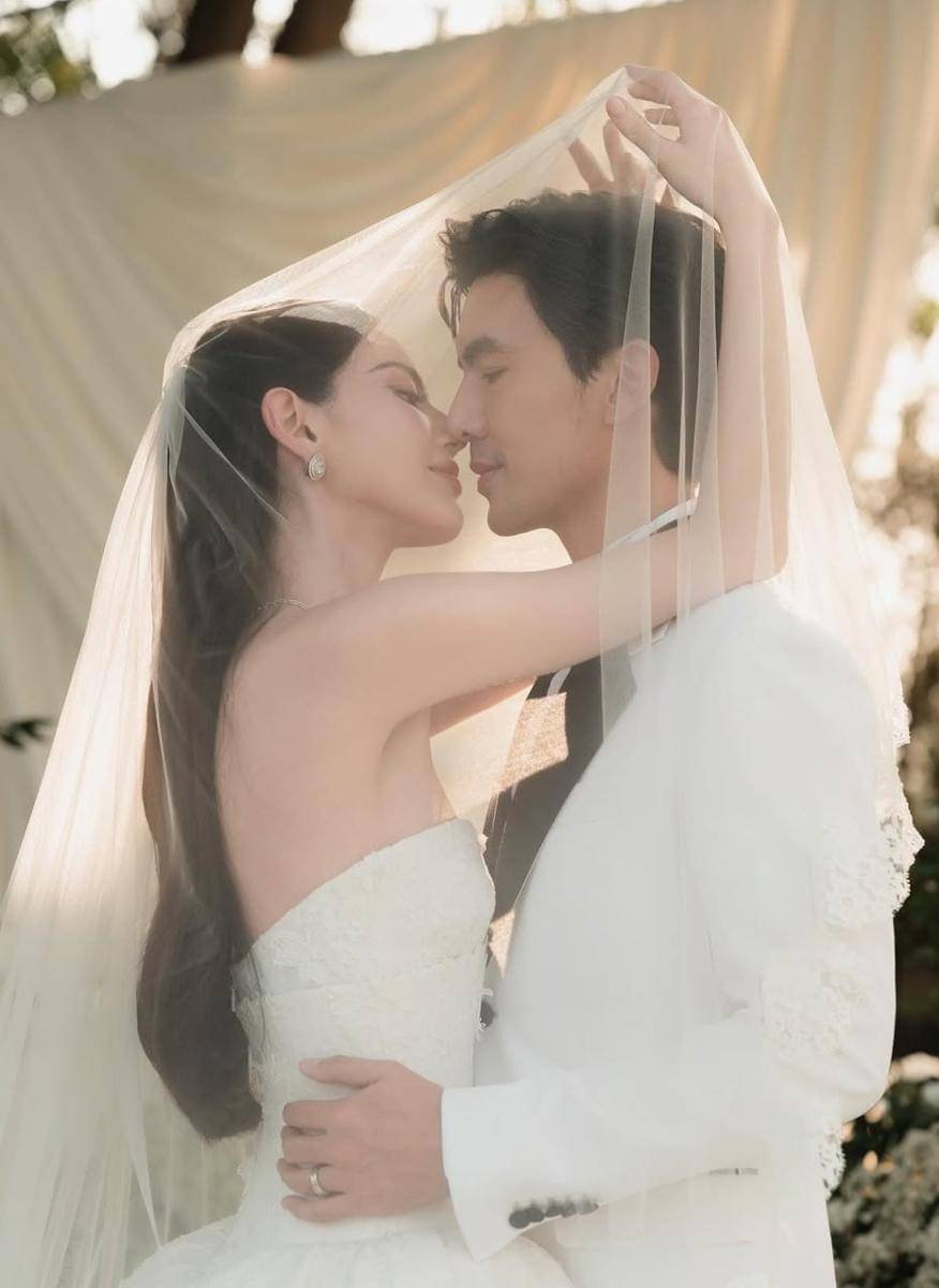 Pernikahan Davika Hoorne