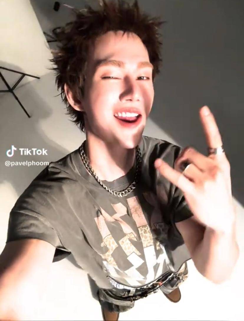 potret Pavel Naret bergaya ala Martin Cortis (tiktok.com/pavelphoom)