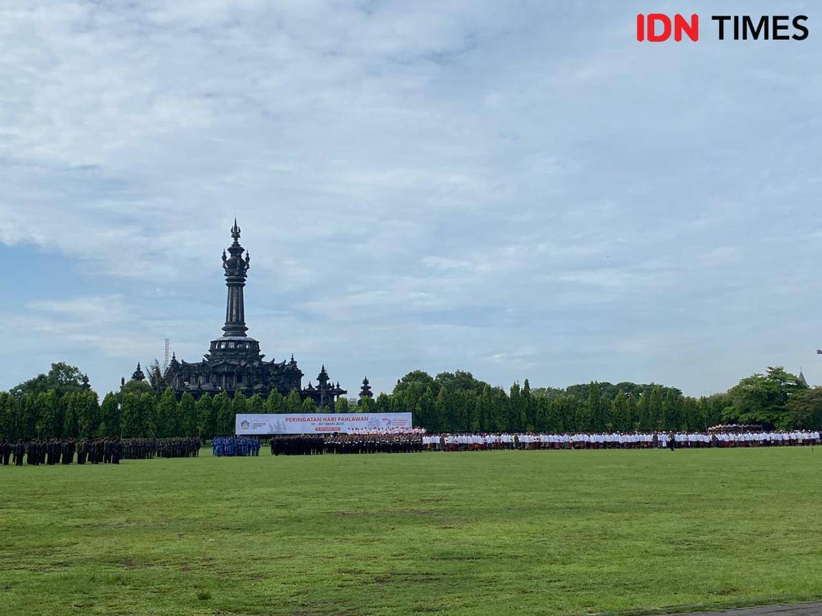 Suasana upacara peringatan Hari Pahlawan di Lapangan Niti Mandala Renon pada Senin, 10 November 2025.