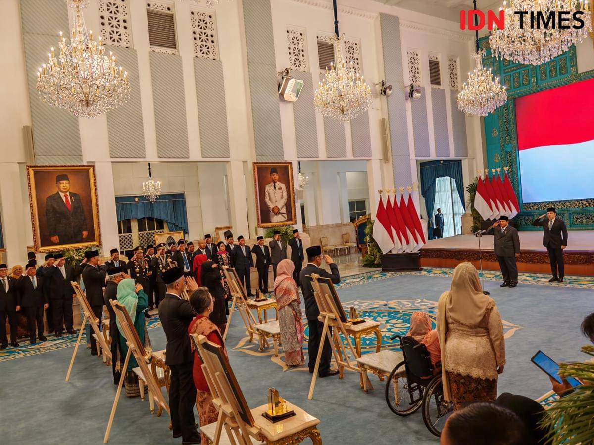 Presiden Prabowo anugerahkan gelar Pahlawan Nasional kepada sepuluh tokoh di Istana Negara, Jakarta, Senin (10/11/2025). (IDN Times/Ilman Nafi'an)