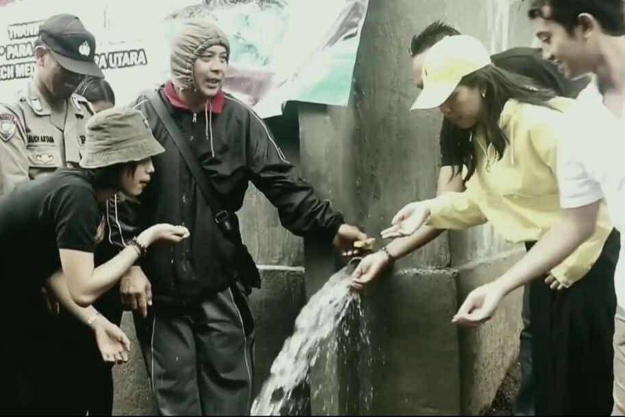 Air mengalir di tengah masyarakat Desa Ban untuk pertama kalinya