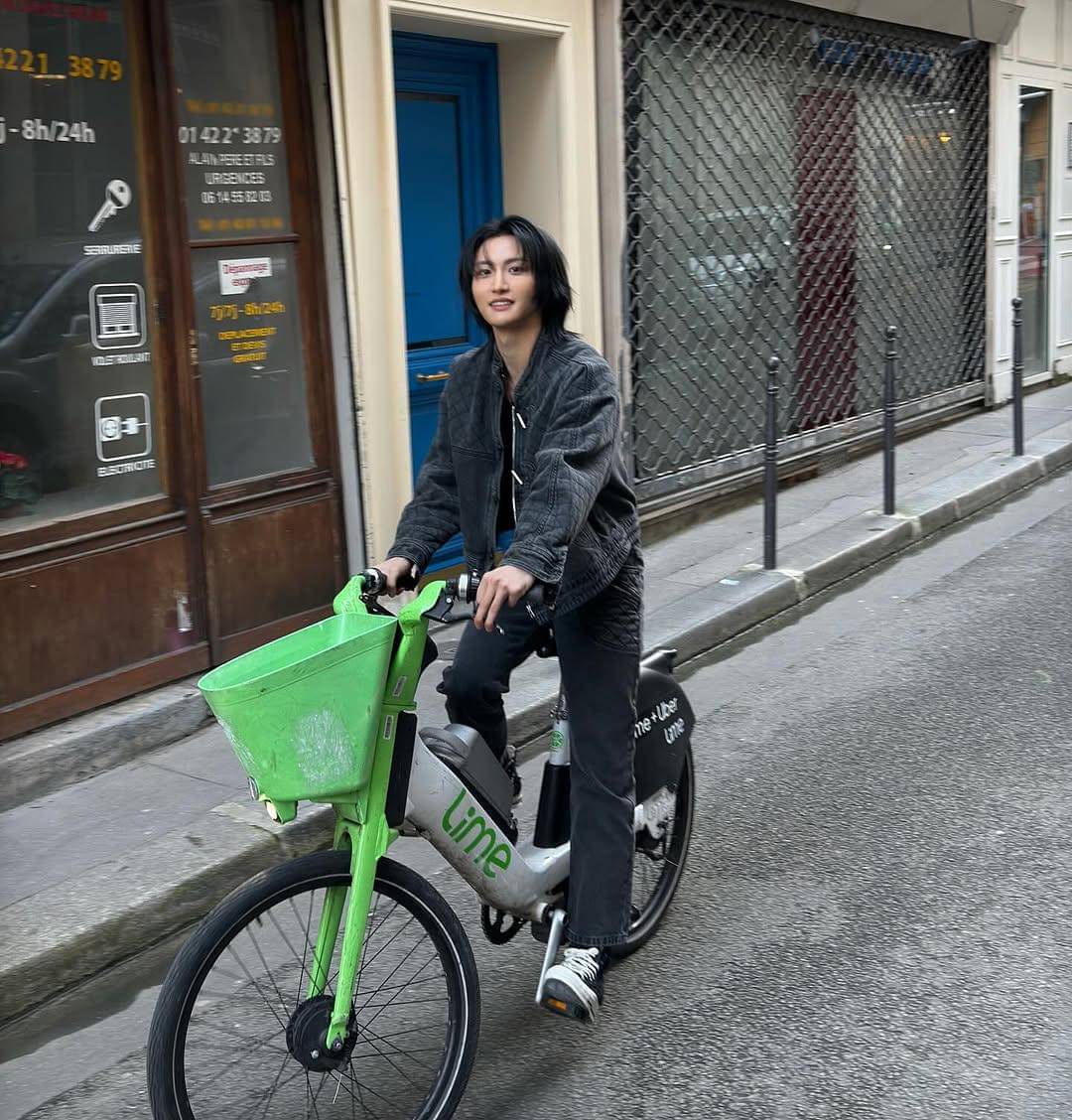 OOTD denim on denim ala Seonghwa ATEEZ