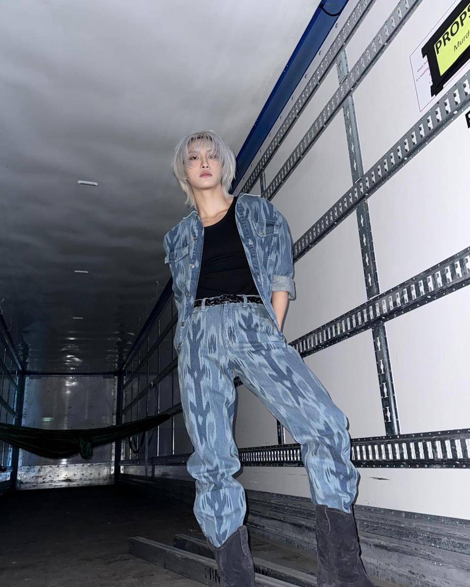 OOTD denim on denim ala Seonghwa ATEEZ