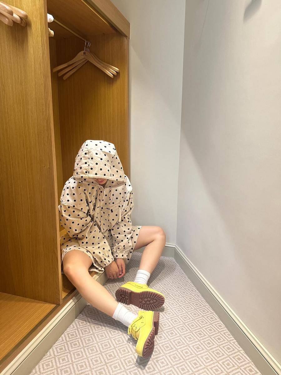 padu padan outfit bermotif ala Hongjoong ATEEZ