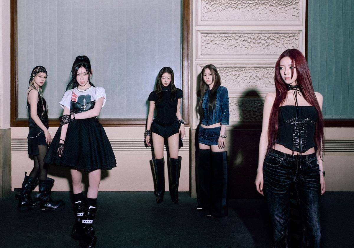 potret ITZY di mini album TUNNEL VISION