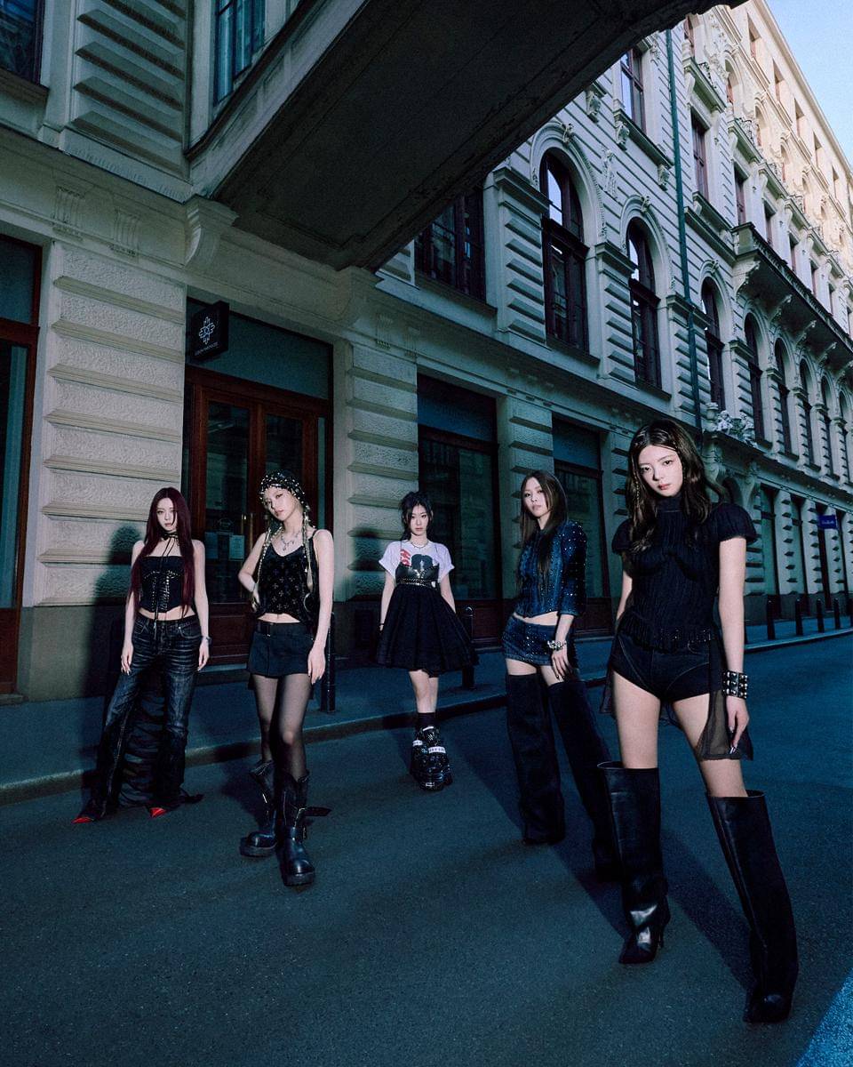 potret ITZY di mini album TUNNEL VISION