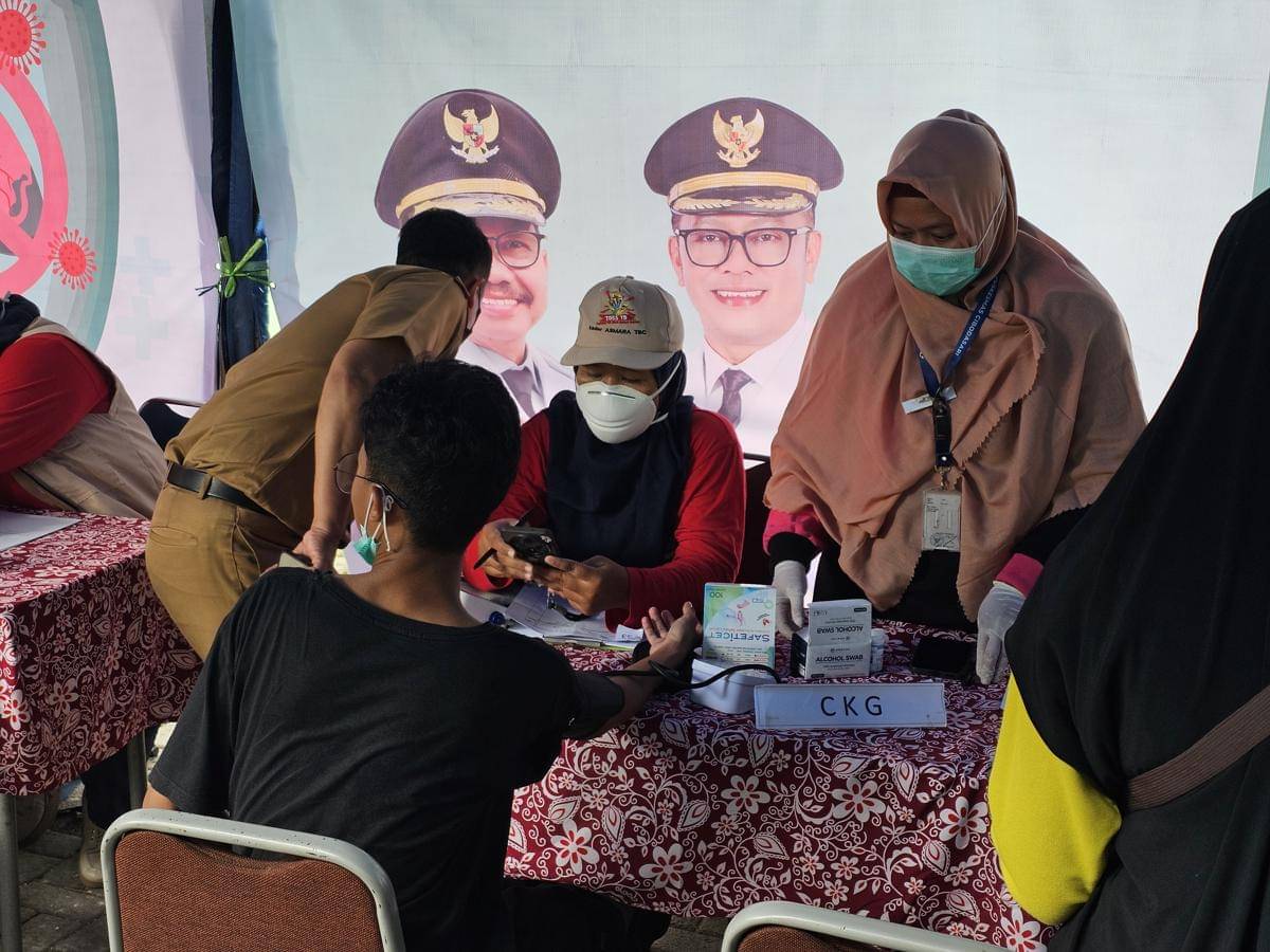 Wamenkes Benjamin Pulus Octavianus saat meninjau penanganan TBC di Puskesmas Cibodasari, Kota Tangerang