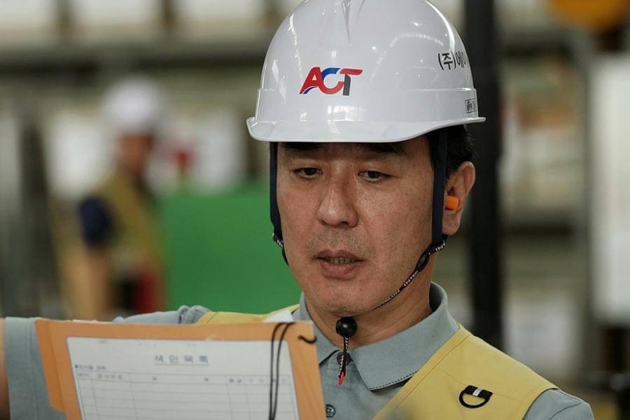 still cut drama Korea The Dream Life of Mr. Kim 