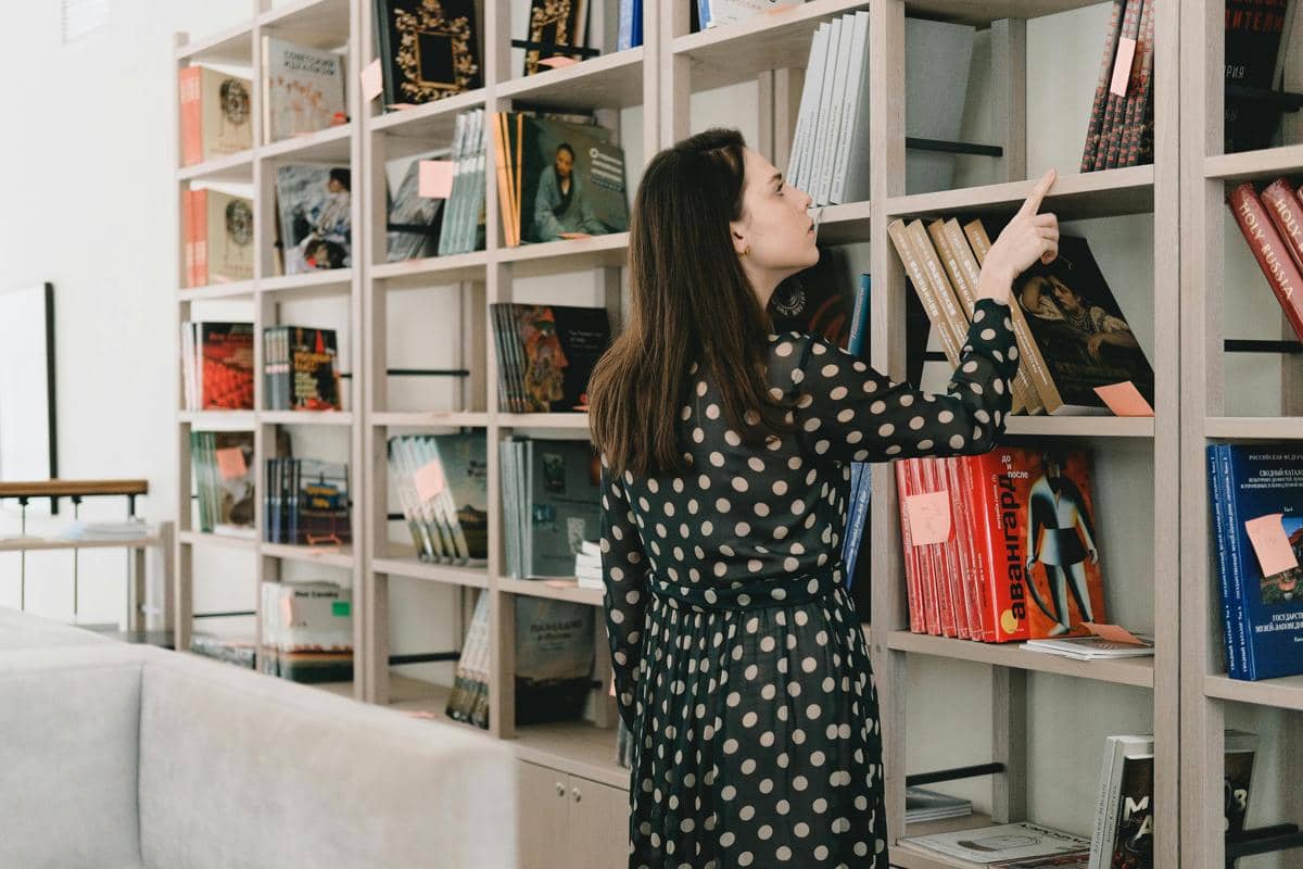 ilustrasi membeli buku