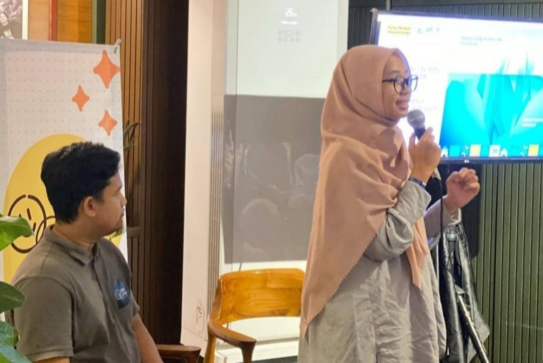 Hana Maulida menyampaikan materi Edukasi Pendidikan Seksual pada Anak kepada peserta dan para pendidik yg hadir 