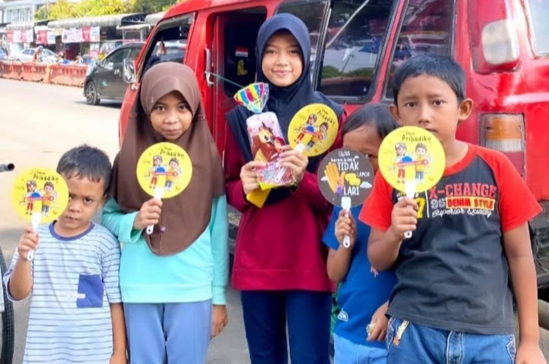 Anak-anak ikut kegiatan edukasi pencegahan kekerasan seksual di Alun-Alun Rangkasbitung 