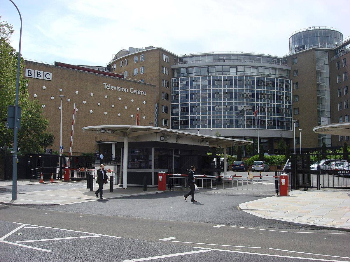 BBC TV Centre (Panhard, CC BY-SA 3.0, via Wikimedia Commons)