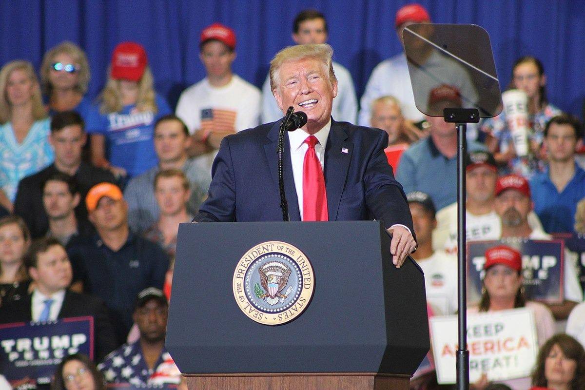 Presiden Donald Trump di rapat umum Keep America Great di Fayetteville, NC pada 9/9/2019 (Jackson A. Lanier, CC BY-SA 4.0, via Wikimedia Commons)