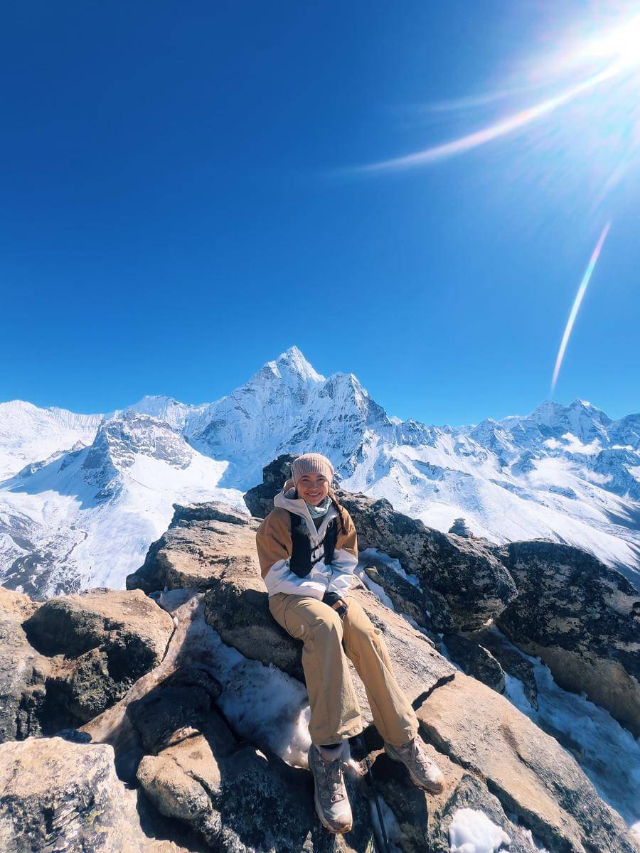 Angela Gilsha Mendaki Gunung Everest (instagram.com/angelagilsha)