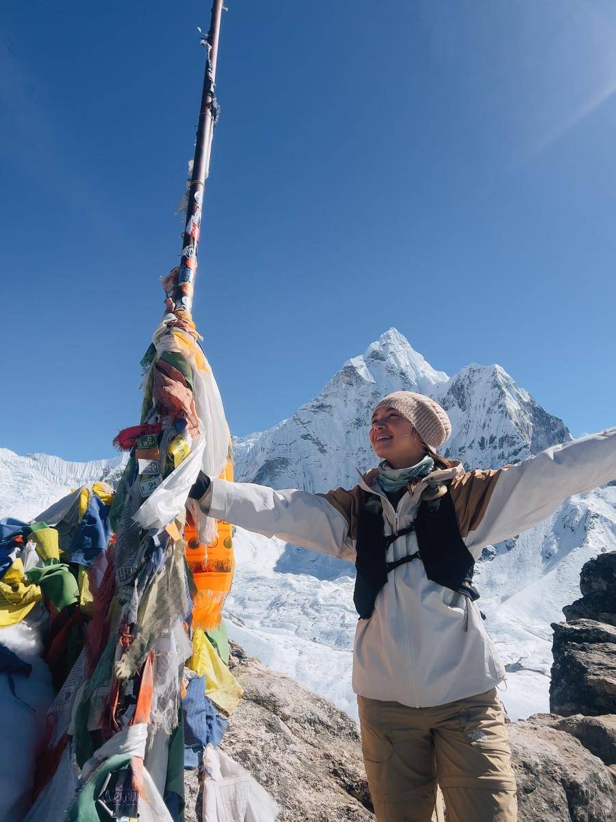 Angela Gilsha Mendaki Gunung Everest (instagram.com/angelagilsha)