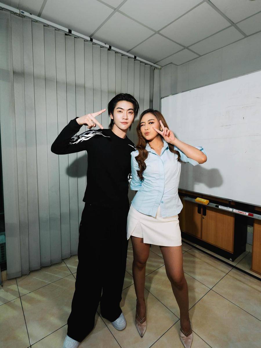 Sisca Saras nyanyi bareng Boss Chaikamon