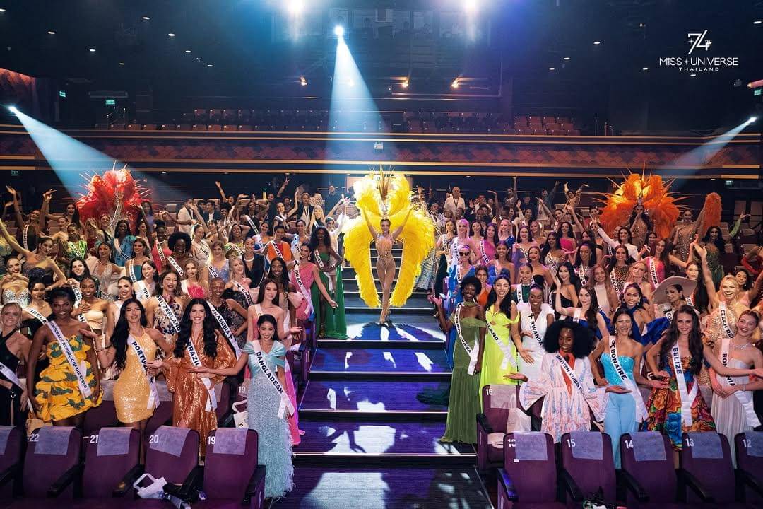 finalis Miss Universe 2025 di Simon Cabaret Show Phuket