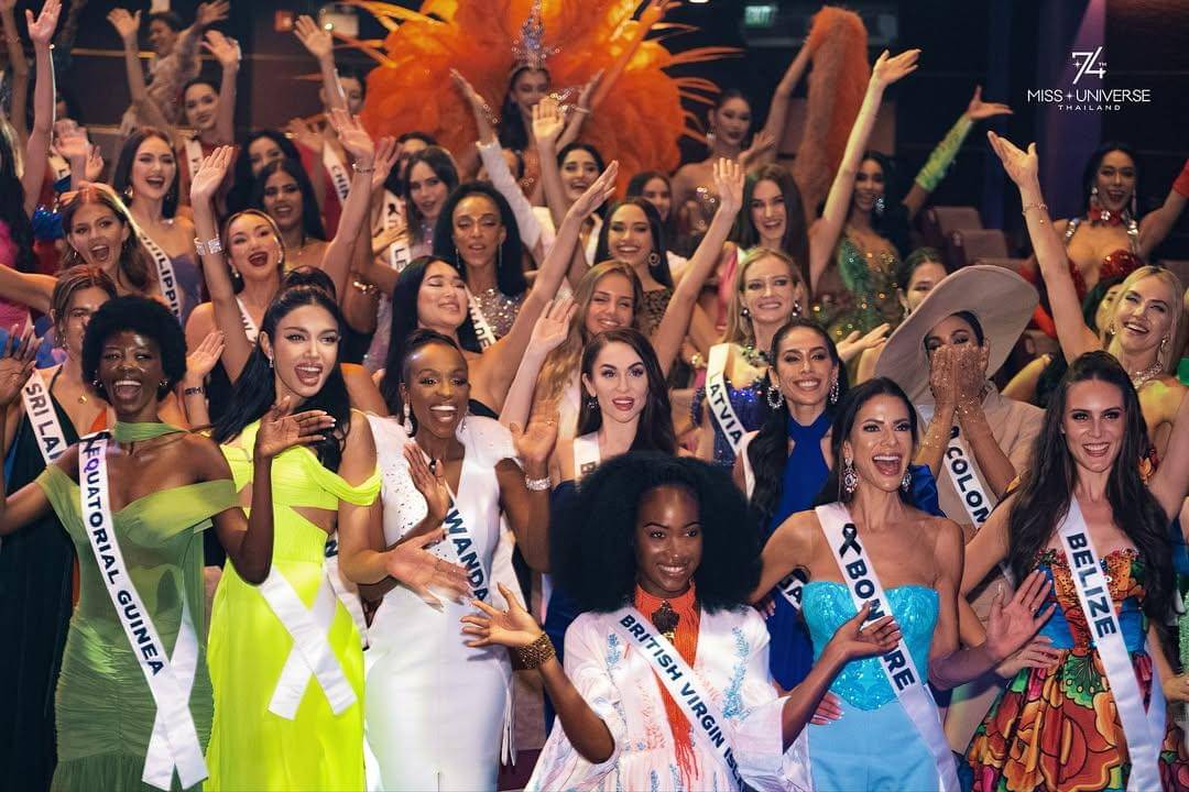 finalis Miss Universe 2025 di Simon Cabaret Show Phuket