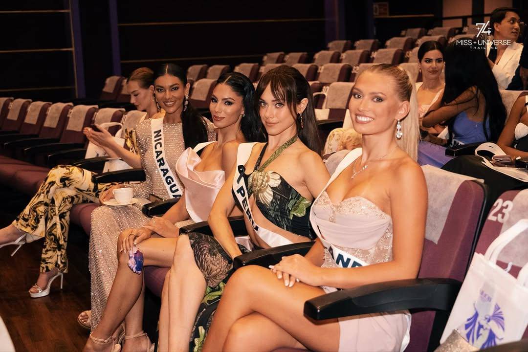 finalis Miss Universe 2025 di Simon Cabaret Show Phuket 