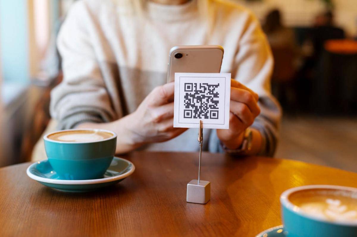 ilustrasi pembayaran cashless dengan QR code